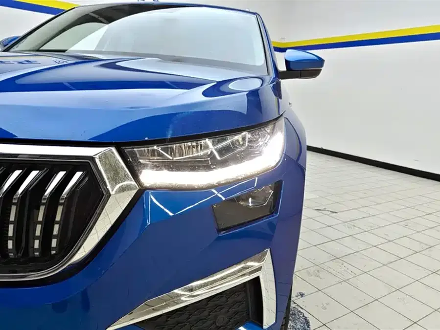 Skoda Kodiaq Kodiak 2022 TSI330 7-seat two-wheel drive luxury version 2022 — миниатюра 2