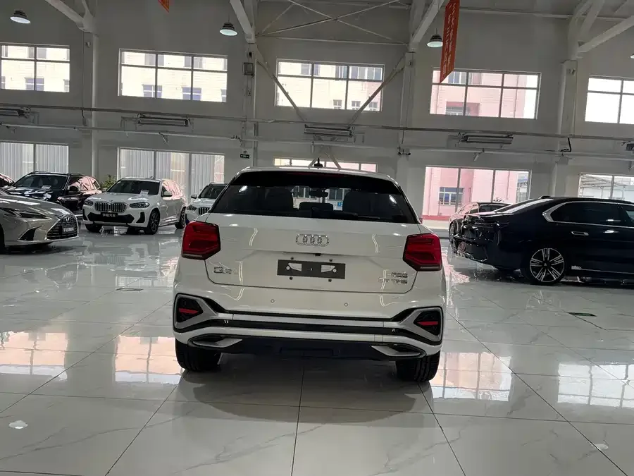 Audi Q2L 2022 35 TFSI aggressive and dynamic model 2022 — миниатюра 2