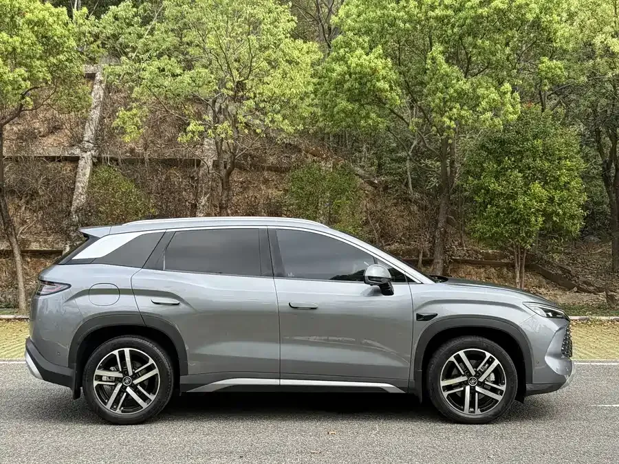 BYD Song L DM-i Song L DM-i 2025 Intelligent Driving Edition 112km Surpassing Edition 2025 — миниатюра 2