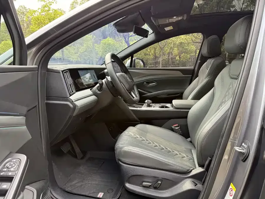 BYD Song L DM-i Song L DM-i 2025 Intelligent Driving Edition 112km Surpassing Edition 2025 — миниатюра 4