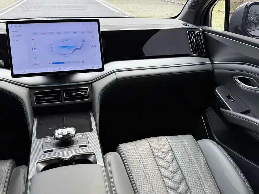 BYD Song L DM-i Song L DM-i 2025 Intelligent Driving Edition 112km Surpassing Edition 2025 — миниатюра 5