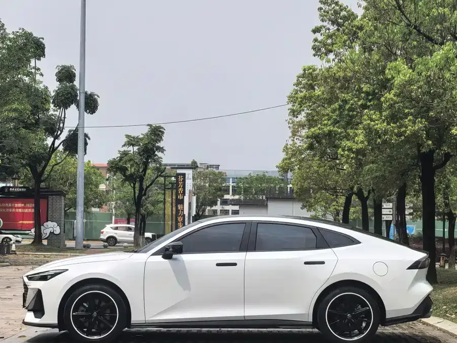 Changan UNI-V Smart Electric iDD Changan UNI-V iDD 2023 iDD 1.5T 113km Smart Cool Edition 2023 — миниатюра 2