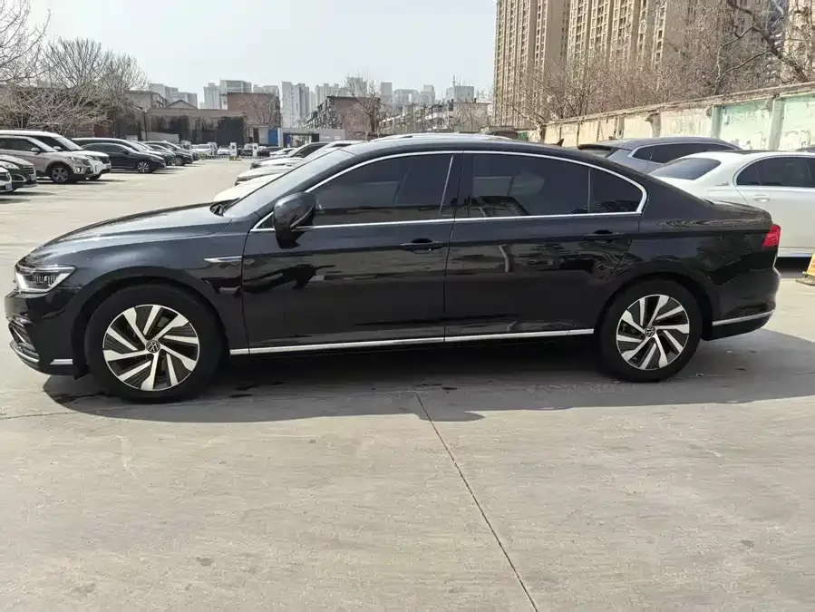 Volkswagen Magotan GTE plug-in hybrid Magotan GTE plug-in hybrid 2022 GTE luxury model 2023 — миниатюра 2