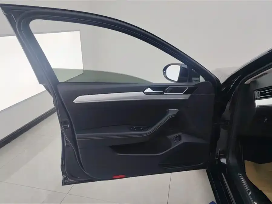 Volkswagen Magotan GTE plug-in hybrid Magotan GTE plug-in hybrid 2022 GTE luxury model 2023 — миниатюра 4