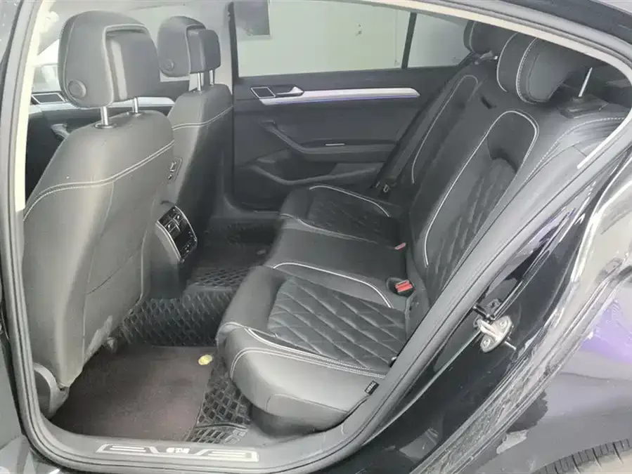 Volkswagen Magotan GTE plug-in hybrid Magotan GTE plug-in hybrid 2022 GTE luxury model 2023 — миниатюра 5