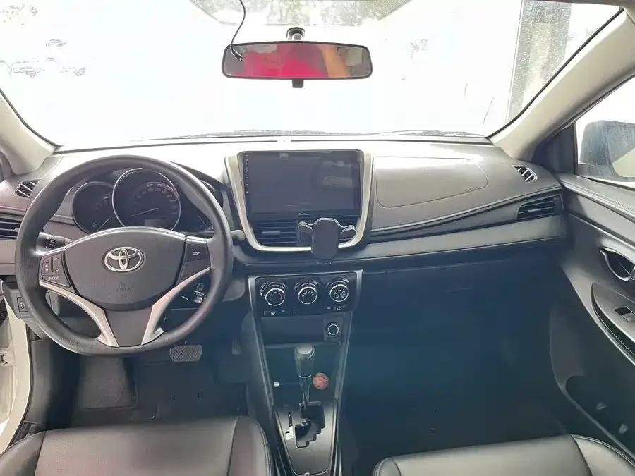 Toyota YARiS L Enjoy YARiS L enjoys the 2022 1.5L CVT luxury PLUS version 2022 — миниатюра 2