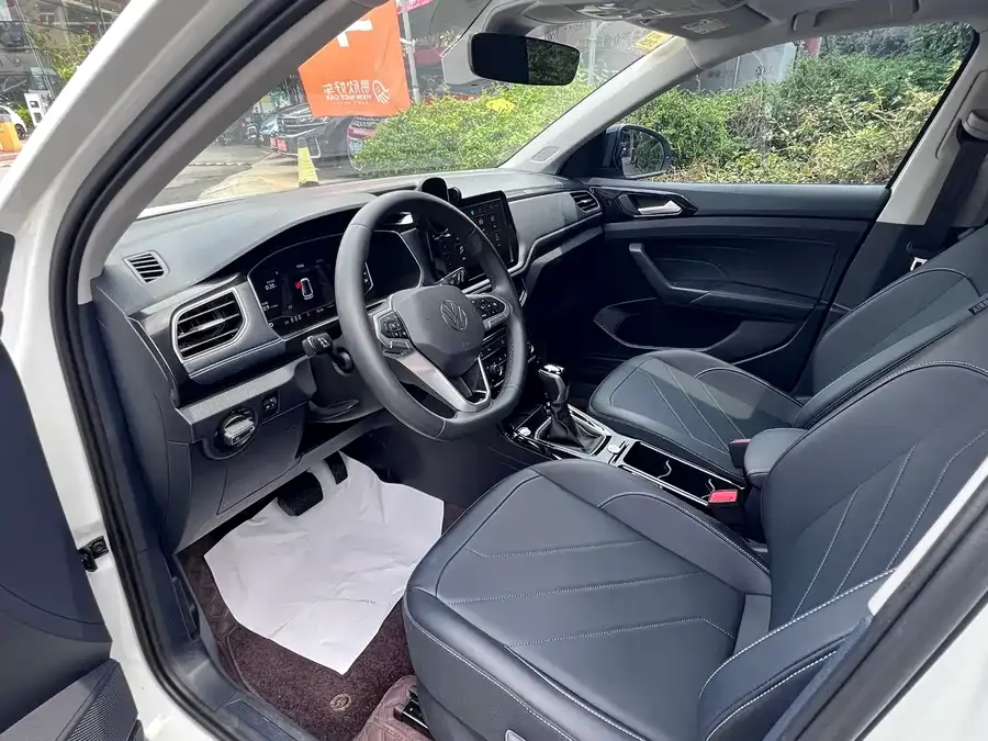 Volkswagen Tiguan (Tharu) Tuyue 2025 New 300TSI Ruixiang Edition 2024 — миниатюра 2