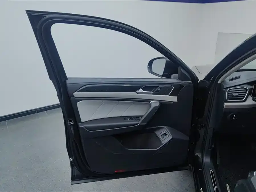 Volkswagen Tayron Tanyue 2023 330TSI 2WD Luxury Plus Advanced Edition 2023 — миниатюра 4