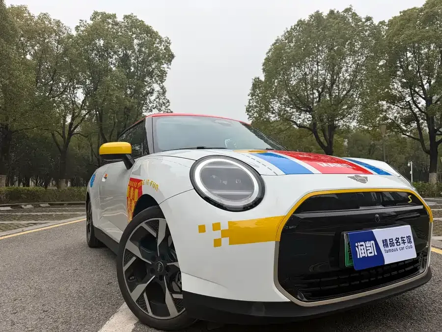 MINI electric COOPER 2025 Electric MINI Cooper 463km/h Cooper SE Artist 2025 — миниатюра 2