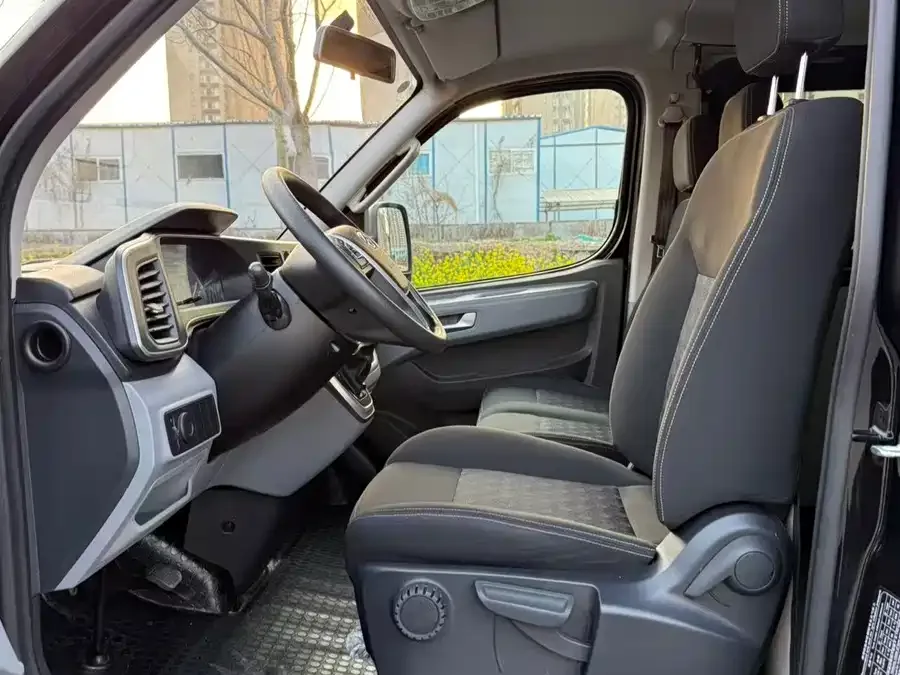 Maxus Xintu V80 Xintu V80 2024 Aoyuntong 6AMT short-axis ultra-low roof 127Ps 5/6 seats 2024 — миниатюра 2