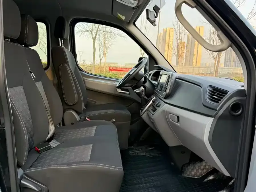 Maxus Xintu V80 Xintu V80 2024 Aoyuntong 6AMT short-axis ultra-low roof 127Ps 5/6 seats 2024 — миниатюра 3
