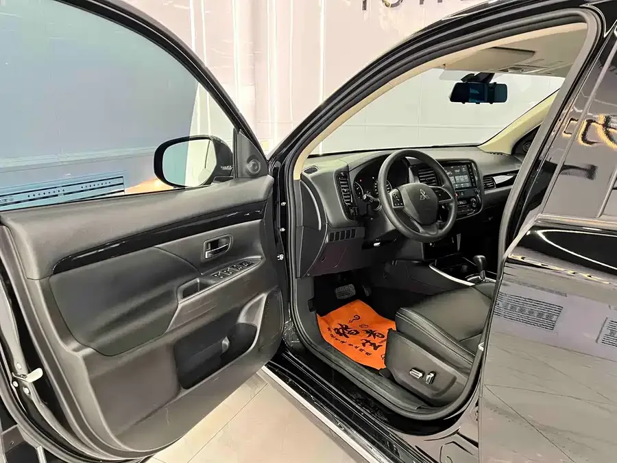 Mitsubishi Outlander Outlander 2021 2.0L 2WD 5-seater 2022 — миниатюра 4