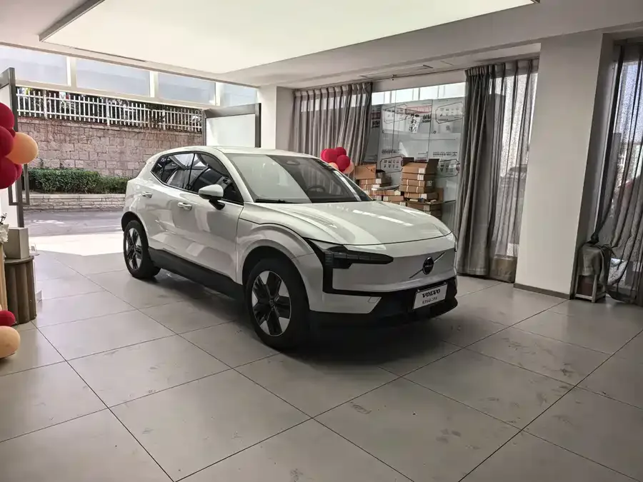 Volvo EX30 2025 RWD Core 2024 — миниатюра 3