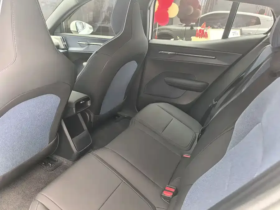 Volvo EX30 2025 RWD Core 2024 — миниатюра 4