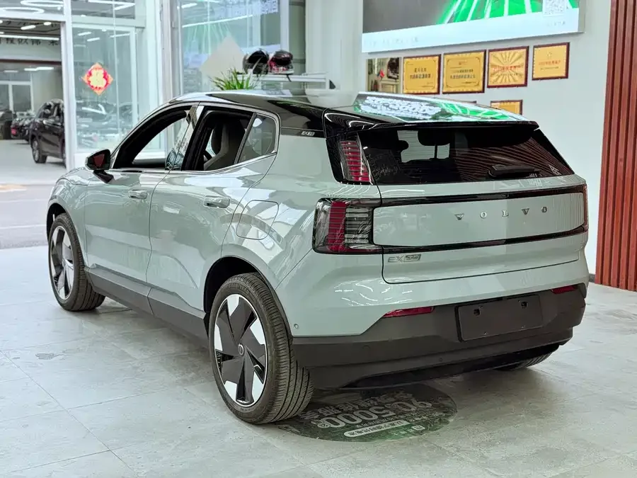 Volvo EX30 2025 rear-wheel drive long-range version Ultra 2024 — миниатюра 2