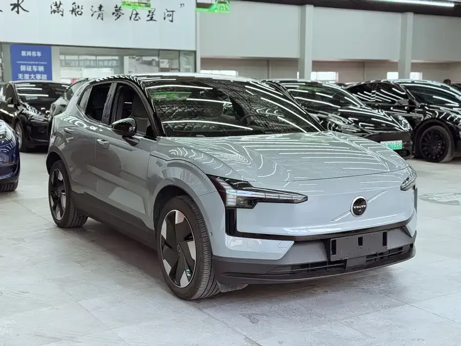 Volvo EX30 2025 rear-wheel drive long-range version Ultra 2024 — миниатюра 3