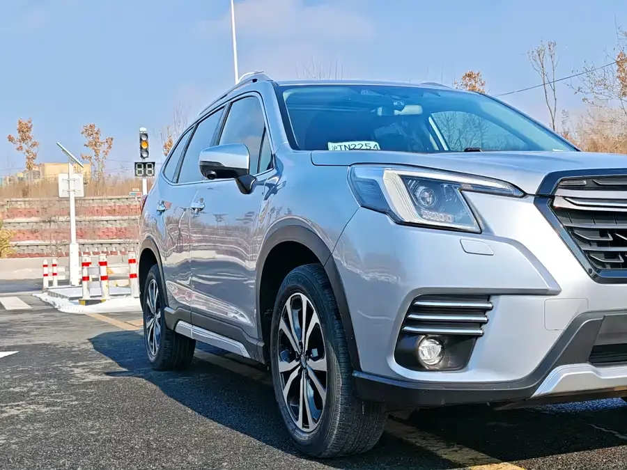 Subaru Forester 2022 Forester 2.0i AWD Ultimate Edition EyeSight 2022 — миниатюра 5