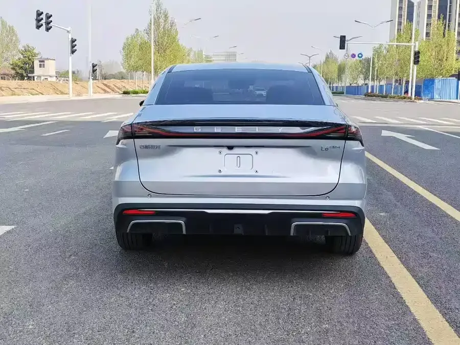 Geely Galaxy L6 Galaxy L6 2025 EM-i 140km Exploration+ Edition 2025 — миниатюра 2