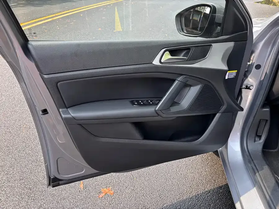 Peugeot 408 Peugeot 408 2022 1.6T Enterprising Edition 2023 — миниатюра 3