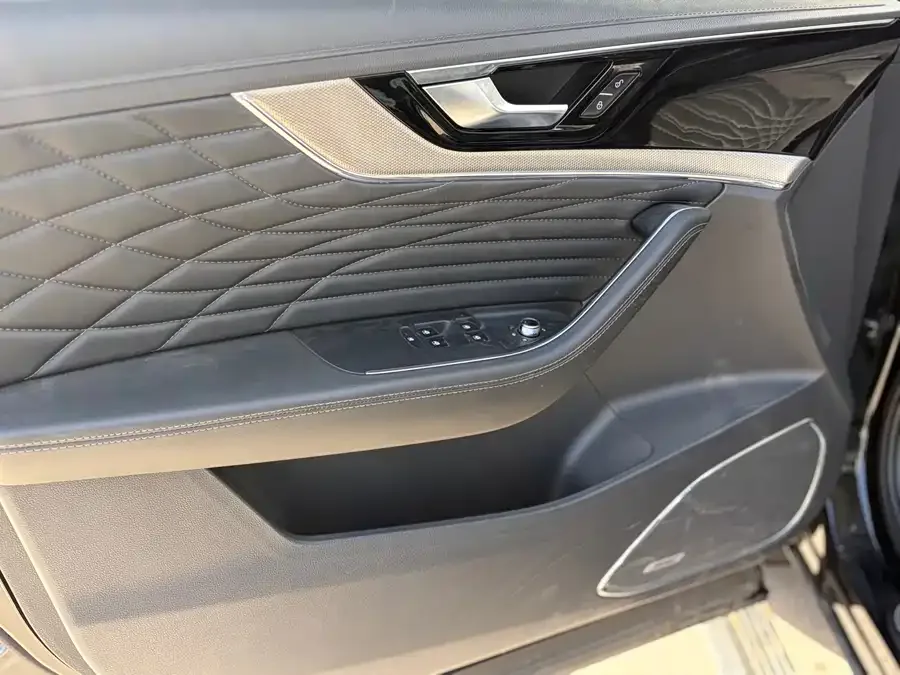 Hongqi HS5 Hongqi HS5 2022 2.0T Zhilian Flagship Edition 2023 — миниатюра 4