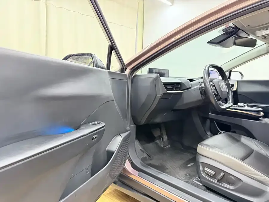 Toyota bZ 3 2023 616km long range Premium 2023 — миниатюра 4