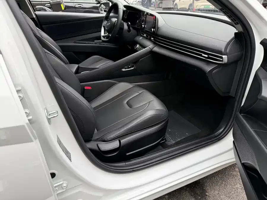 Hyundai Elantra Elantra 2022 1.5L CVT GLX Elite Edition 2023 — миниатюра 3