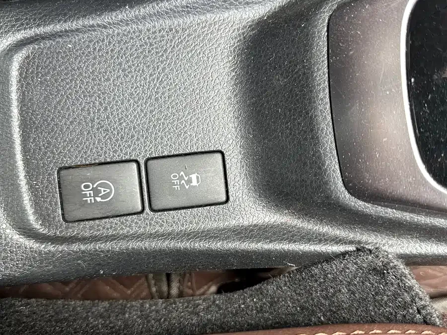 Toyota YARiS L YARiS L 2022 YARiS X 1.5L CVT Luxury PLUS Edition 2023 — миниатюра 4