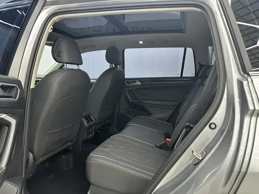 Volkswagen Tiguan L Tiguan L 2023 280TSI Automatic 2WD Trendy Limited Edition 2022 — миниатюра 2