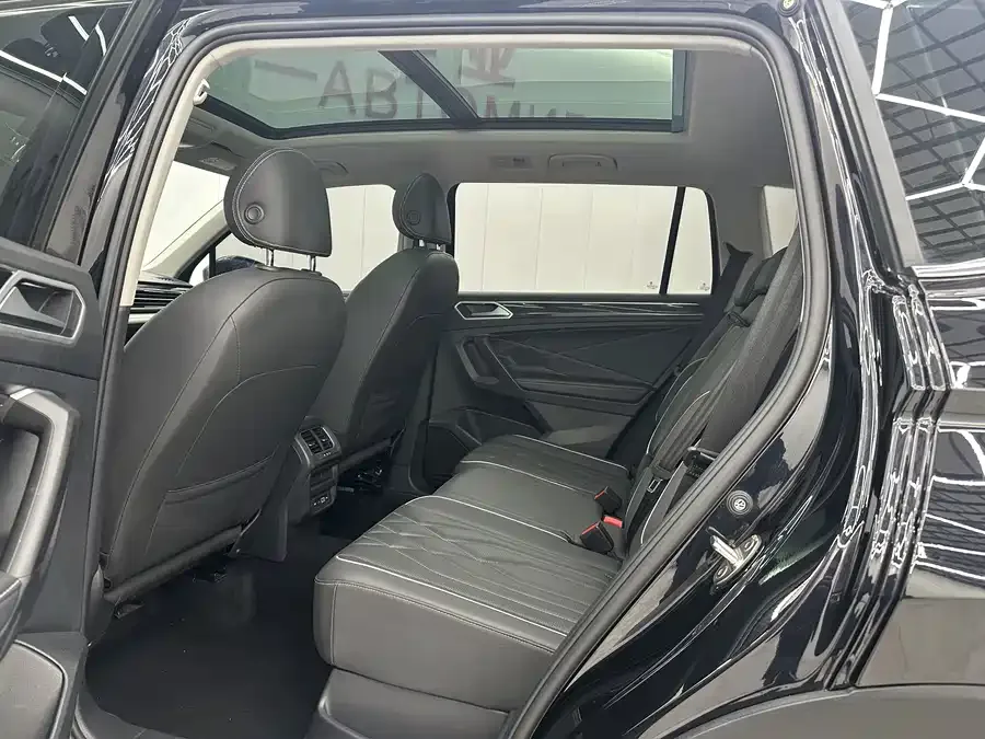 Volkswagen Tiguan L Tiguan L 2023 280TSI Automatic 2WD Trendy Limited Edition 2023 — миниатюра 2