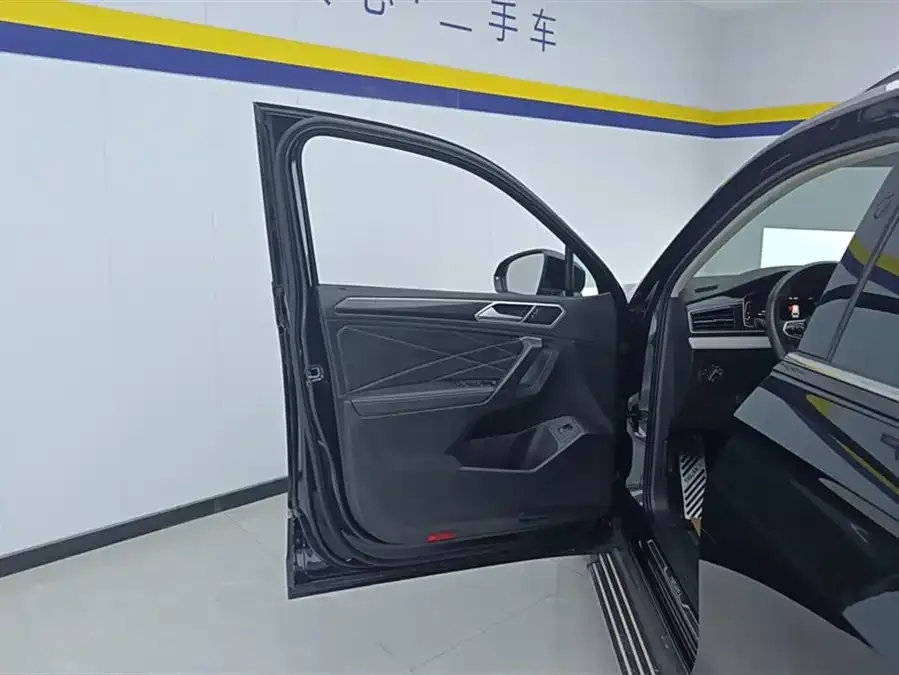 Volkswagen Tiguan L Tiguan L 2023 300TSI Automatic 2WD Smart Edition 2023 — миниатюра 4