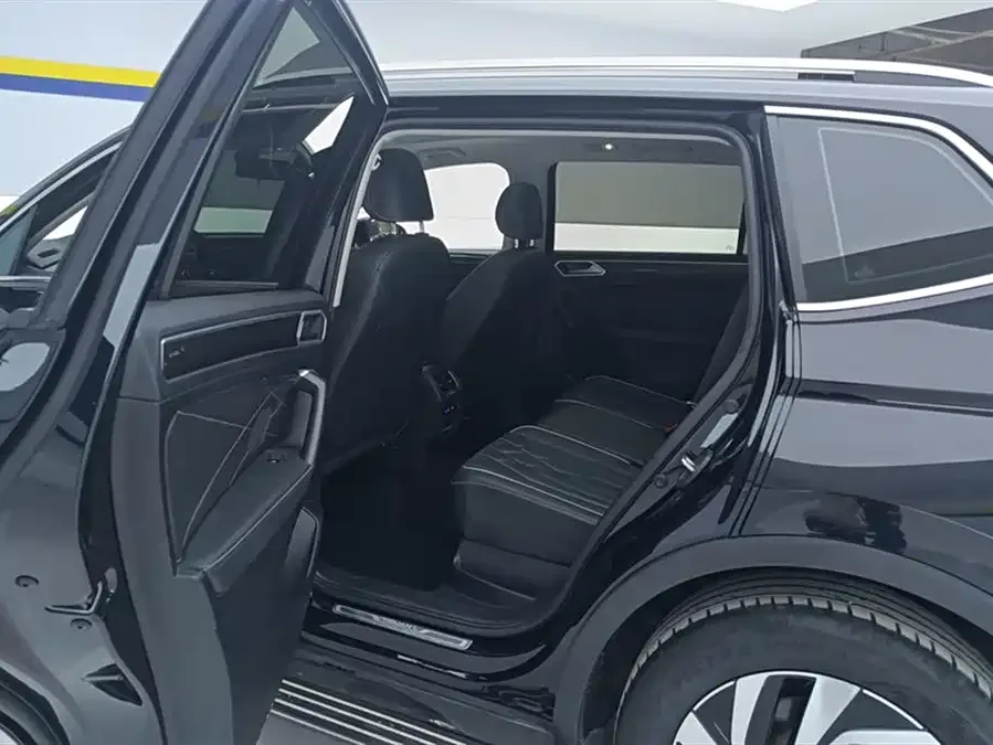 Volkswagen Tiguan L Tiguan L 2023 300TSI Automatic 2WD Smart Edition 2023 — миниатюра 5