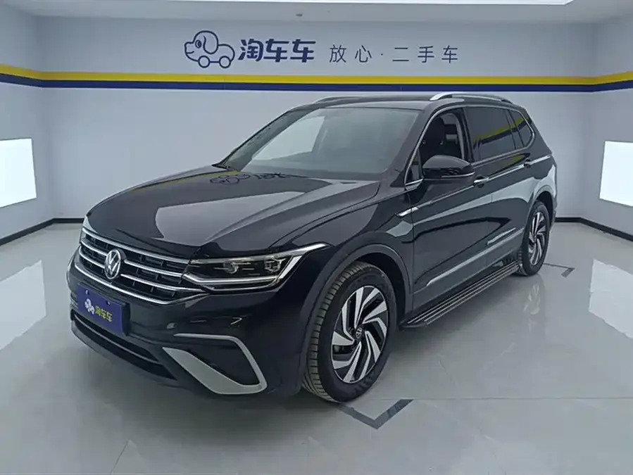 Volkswagen Tiguan L Tiguan L 2023 300TSI Automatic 2WD Smart Edition 2023 — фото 1, купить с доставкой в Москву