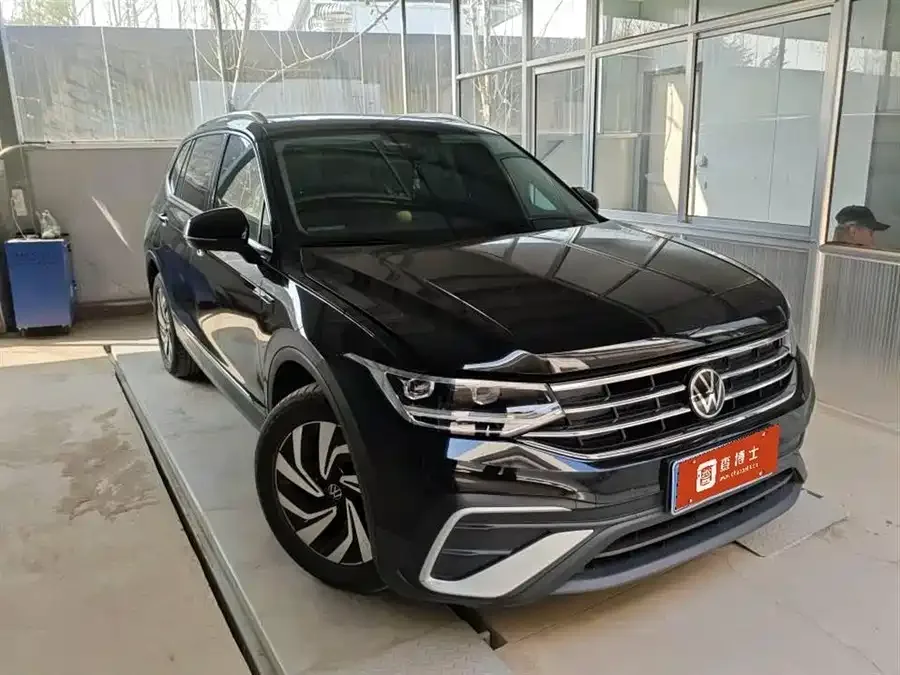 Volkswagen Tiguan L Tiguan L 2023 280TSI Automatic 2WD Trendy Limited Edition 2023 — миниатюра 2