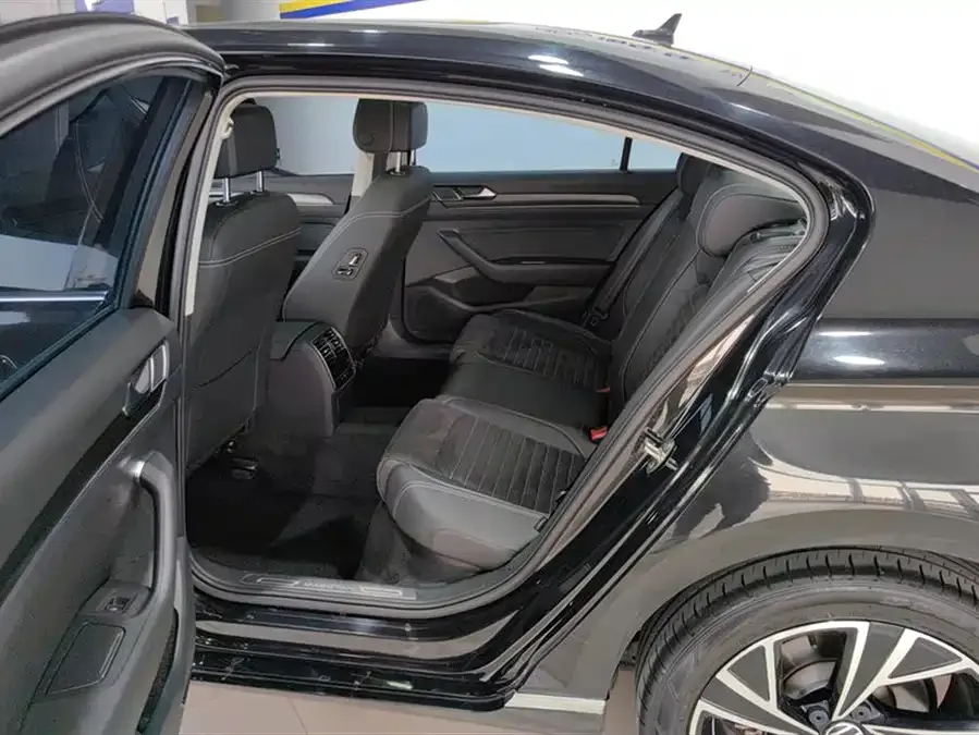 Volkswagen Magotan Magotan 2021 330TSI DSG 30th Anniversary Edition 2022 — миниатюра 5