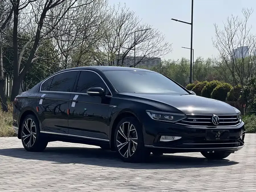 Volkswagen Magotan Magotan 2020 330TSI DSG Luxury Edition 2022 — миниатюра 3