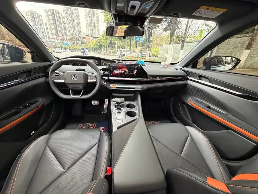 Changan UNI-V Changan UNI-V 2023 1.5T Sports Edition 2023 — миниатюра 3