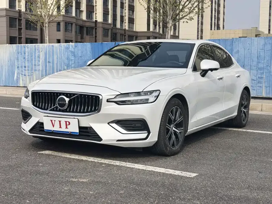 Volvo S60 2023 B4 Zhiyi Luxury Edition 2023 — фото 1, купить с доставкой в Москву