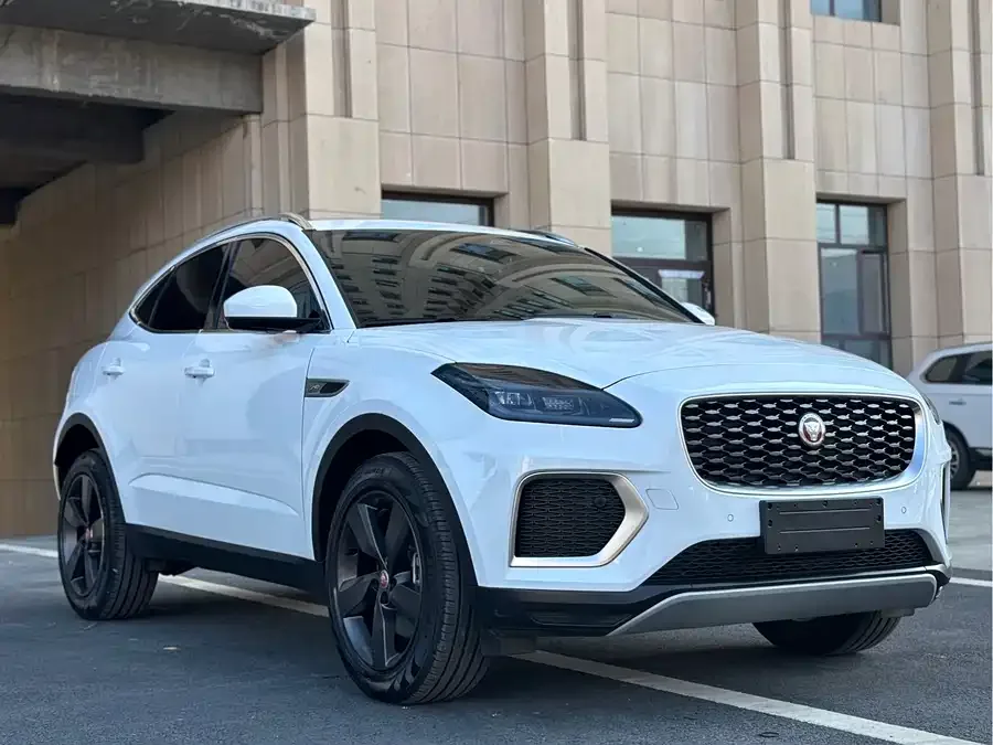 Jaguar E-Pace 2024 aggressive sports version R-DYNAMIC S 2025 — миниатюра 3