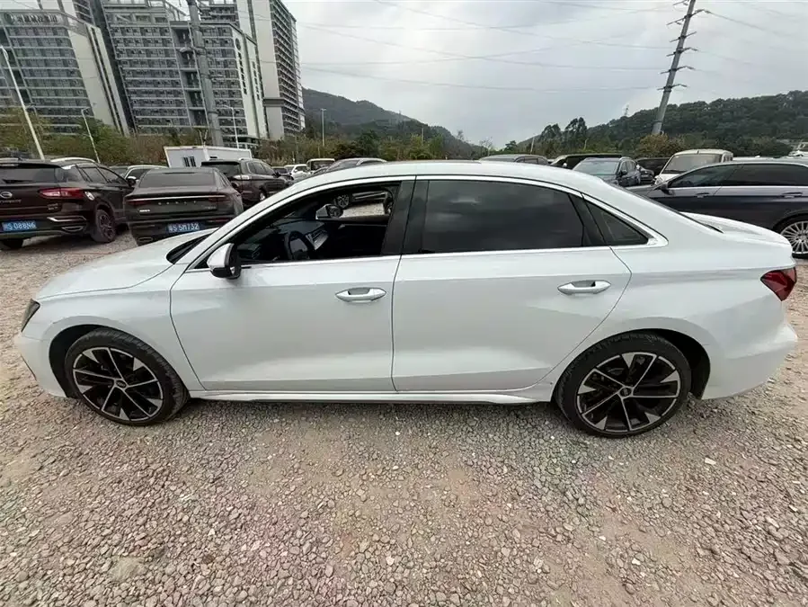Audi A3 2026 A3L Limousine 35TFSI Flying Spur Luxury Edition 2025 — миниатюра 2