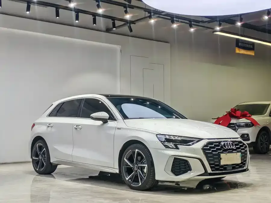 Audi A3 2024 Sportback 35 TFSI stylish and sporty 2024 — миниатюра 3