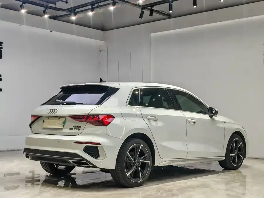 Audi A3 2024 Sportback 35 TFSI stylish and sporty 2024 — миниатюра 4