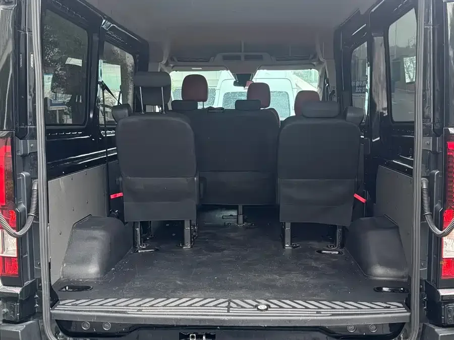 Ford Transit T8 Transit T8 2024 T8 2.0T Diesel Manual Center Axle Center Top 6-Seater Multi-Function Edition 2/2/2 2024 — миниатюра 4