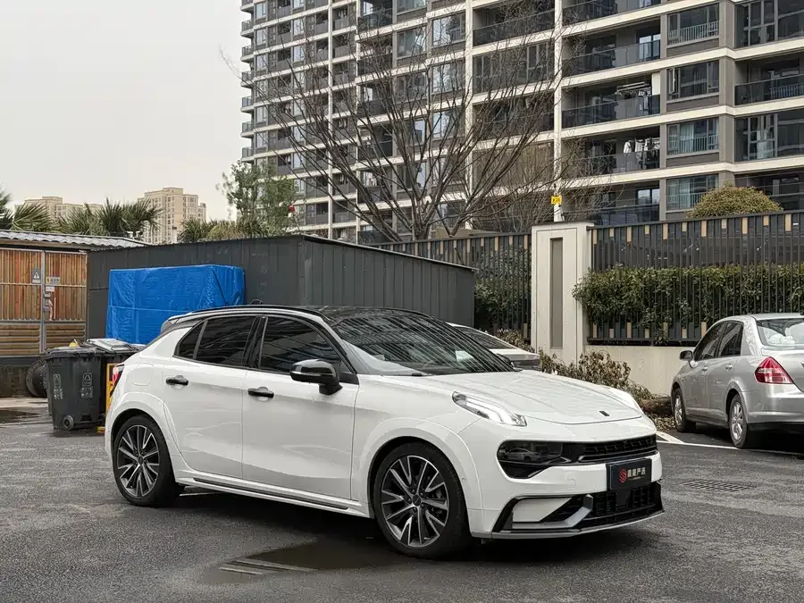 Lynk & Co 02 Hatchback Lynk & Co 02 Hatchback 2022 2.0TD Pro 2023 — миниатюра 3