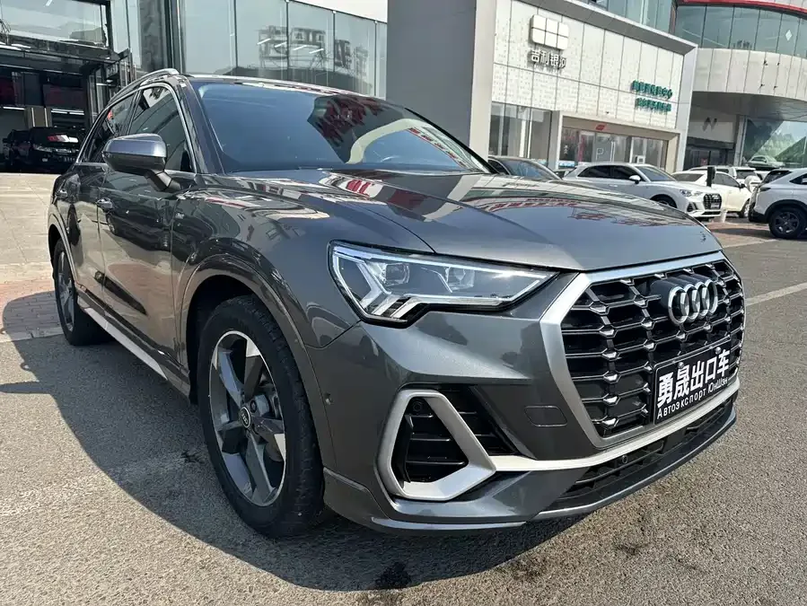 Audi Q3 2022 35 TFSI Fashionable and Dynamic 2022 — миниатюра 3