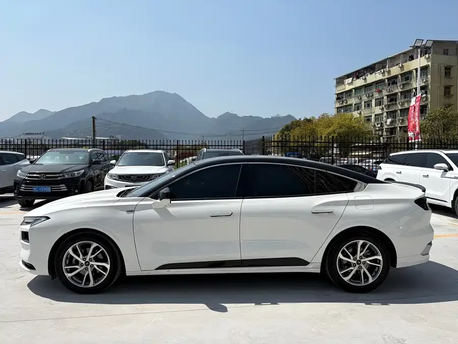 Ford Mondeo 2022 Mondeo EcoBoost 245 Fashion Edition 2023 — миниатюра 2