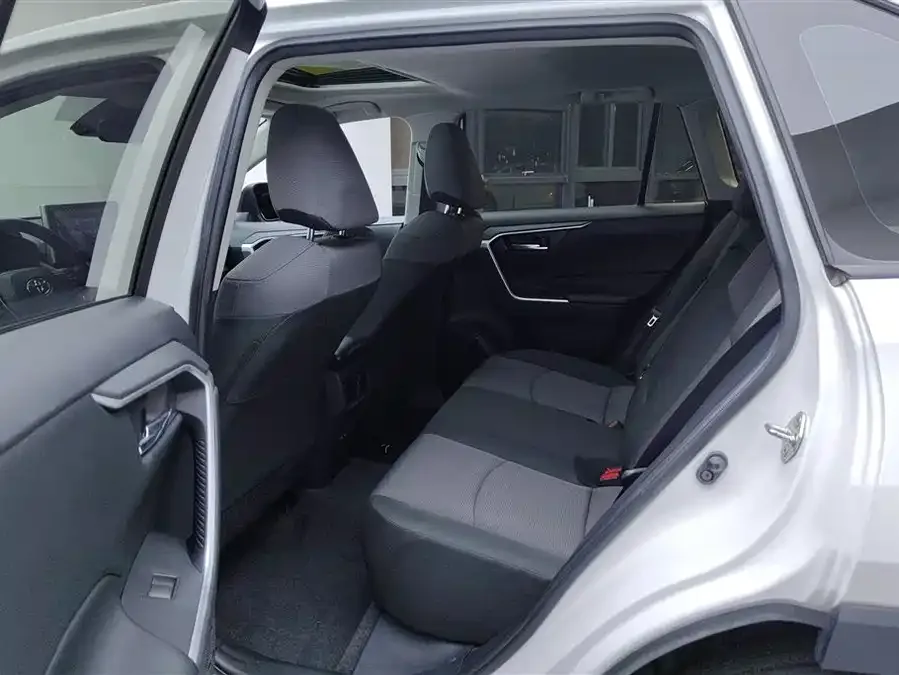 Toyota RAV4 RAV4 Rongfang 2022 2.0L CVT 2WD Fashion Edition 2022 — миниатюра 5