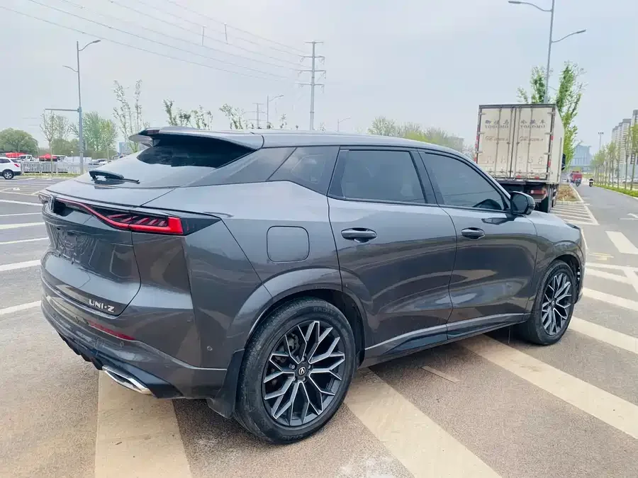Changan UNI-Z PHEV Changan UNI-Z New Energy 2024 Blue Whale iDD 125km Excellence Edition 2025 — миниатюра 3