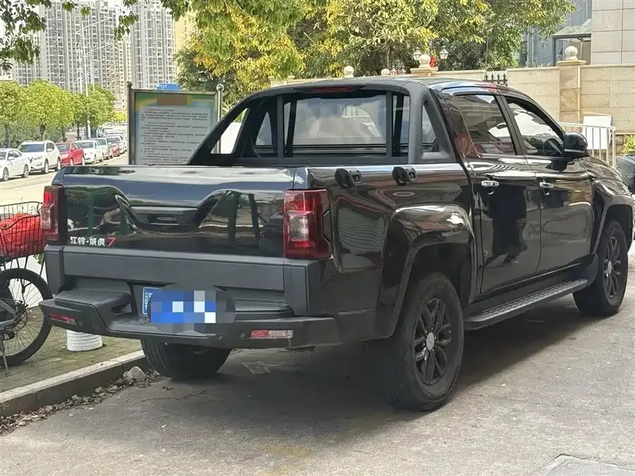 Jiangling Domain Tiger 7 Yuhu 7 2023 2.0T automatic diesel two-wheel drive comfortable standard axle 2023 — миниатюра 3