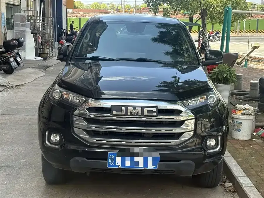 Jiangling Domain Tiger 7 Yuhu 7 2023 2.0T automatic diesel two-wheel drive comfortable standard axle 2023 — фото 1, купить с доставкой в Москву