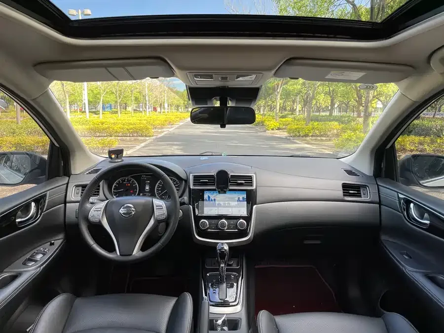 Nissan Tiida Tiida 2021 1.6L CVT Smart Travel Edition 2022 — миниатюра 2